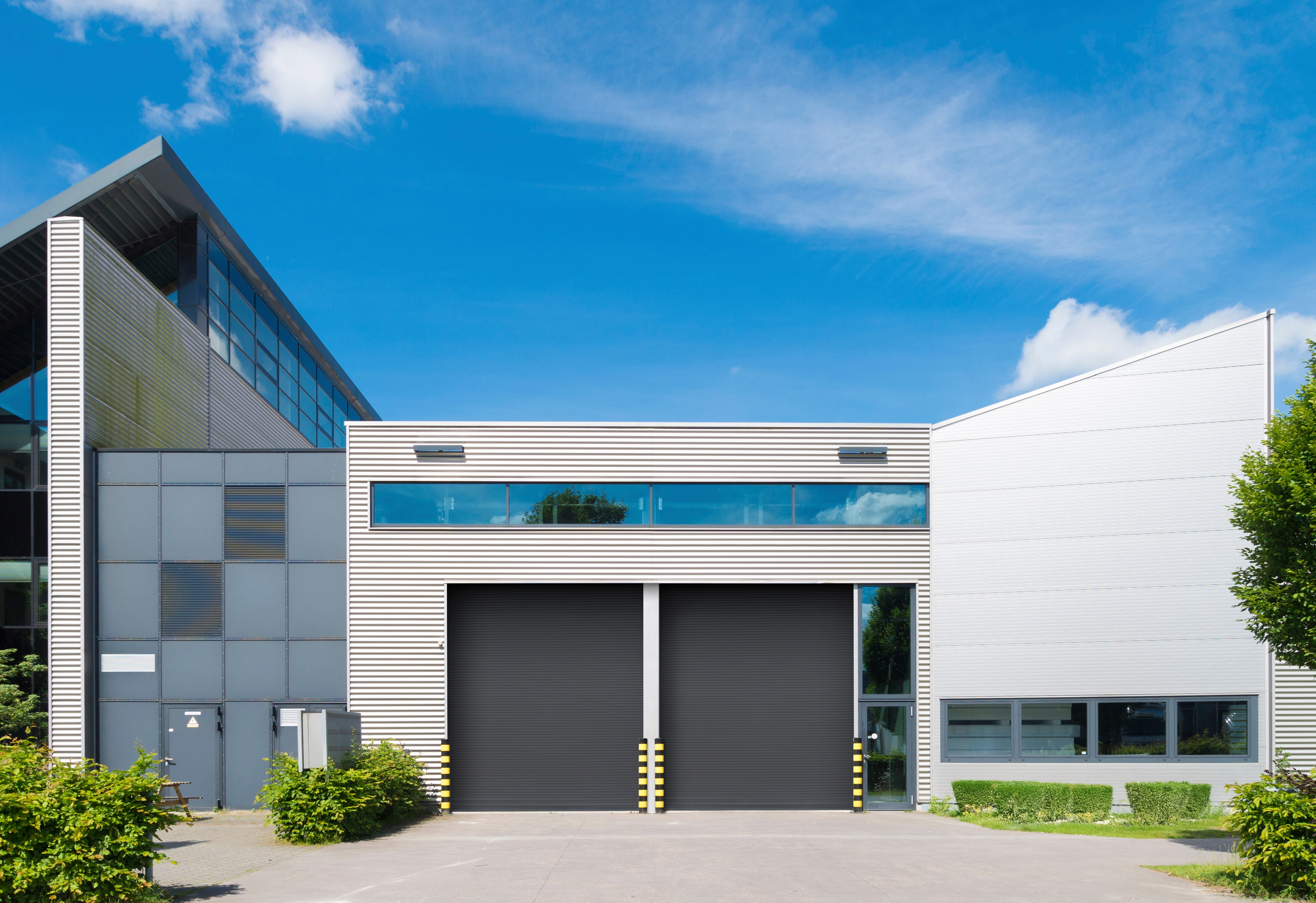 Rolling Doors for Data Center Equipment Bays High-performance rolling doors provide standardized and secure access to equipment bays along the perimeter of a hyperscale data center.