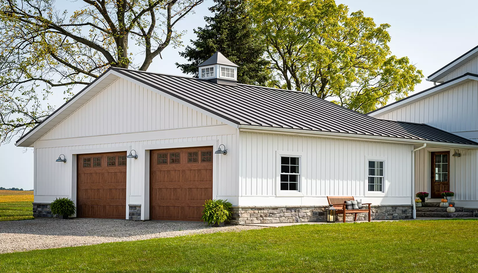 Gallery Steel with Short panels and SQ22 windows in Ultra-Grain® Oak Medium Finish