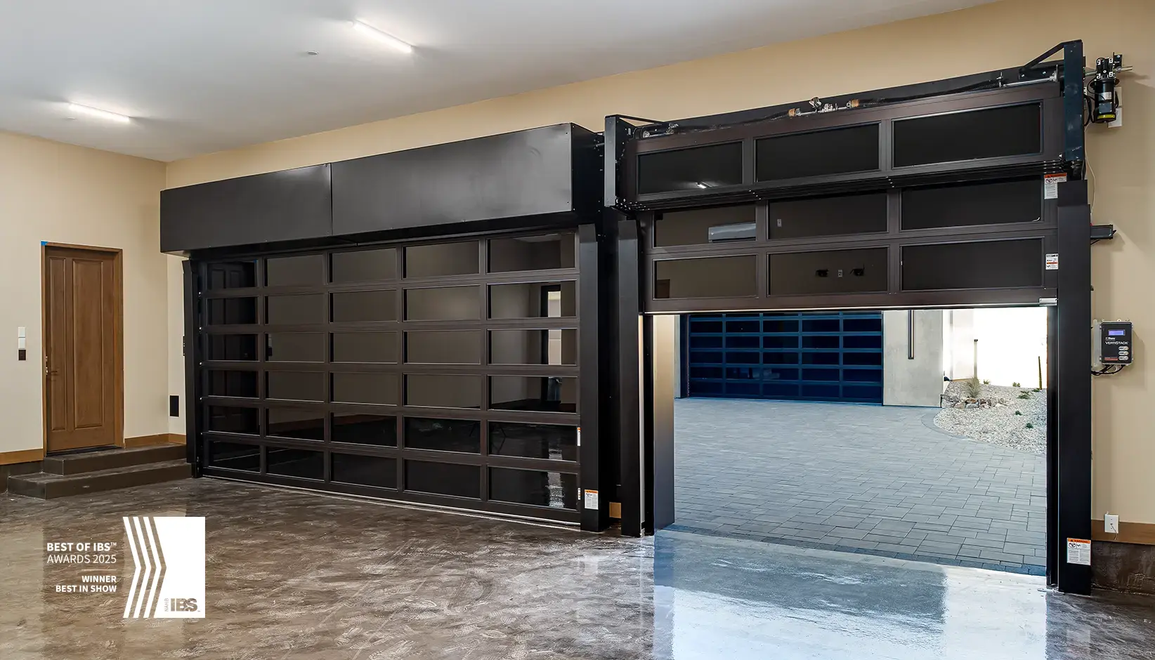 VertiStack Avante partially closed